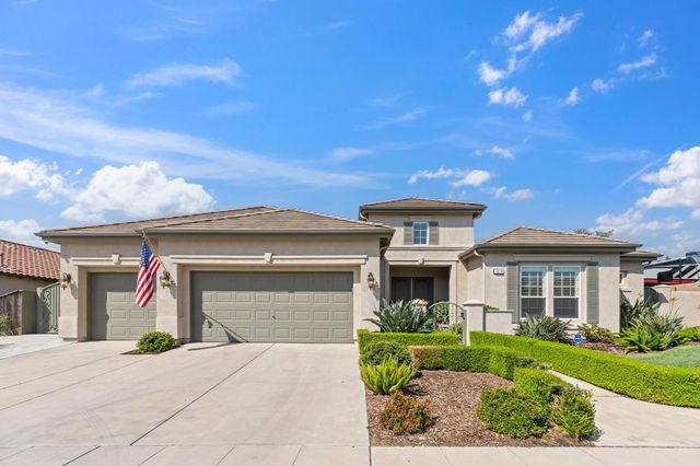 1914 N Greenfield Avenue, Clovis, CA 93619