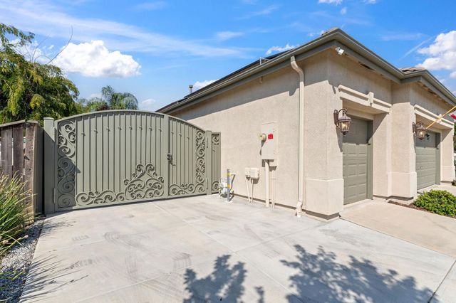 1914 N Greenfield Avenue, Clovis, CA 93619