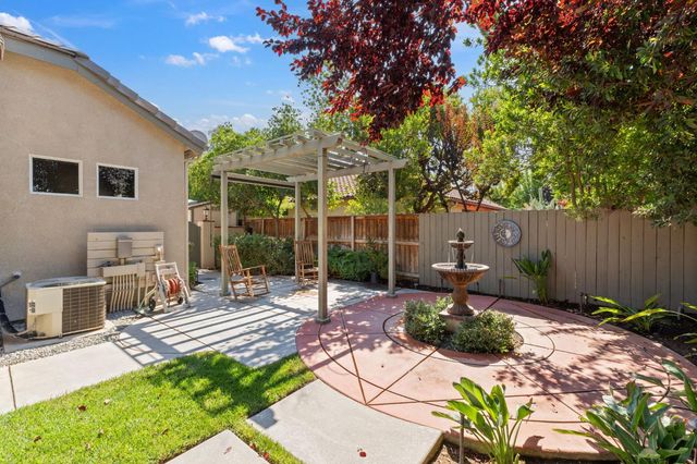 1914 N Greenfield Avenue, Clovis, CA 93619