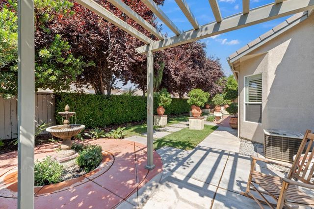 1914 N Greenfield Avenue, Clovis, CA 93619