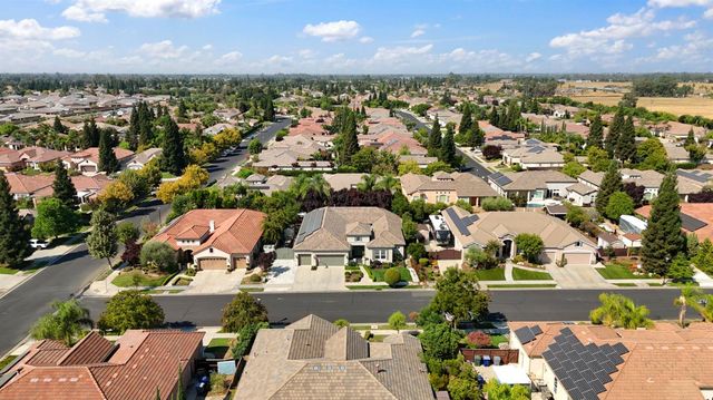 1914 N Greenfield Avenue, Clovis, CA 93619