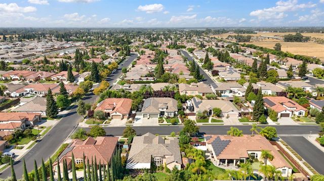 1914 N Greenfield Avenue, Clovis, CA 93619