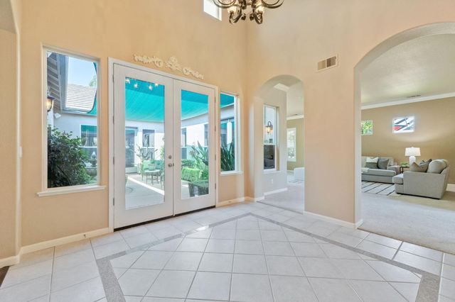 1914 N Greenfield Avenue, Clovis, CA 93619