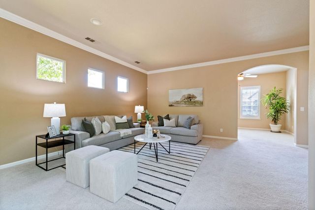 1914 N Greenfield Avenue, Clovis, CA 93619