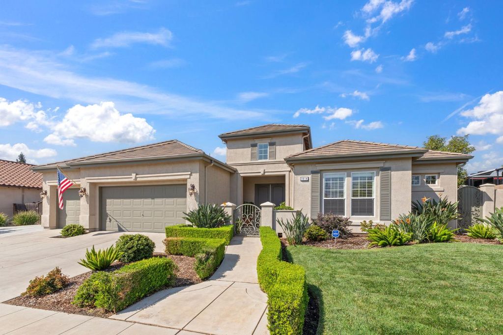 1914 N Greenfield Avenue, Clovis, CA 93619