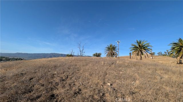 2 Hill Avenue, Lake Elsinore, CA 92530