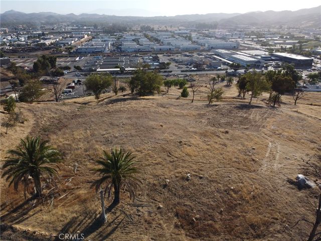 2 Hill Avenue, Lake Elsinore, CA 92530