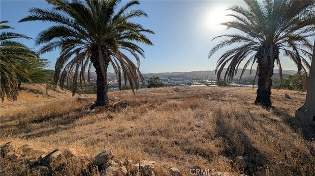 2 Hill Avenue, Lake Elsinore, CA 92530