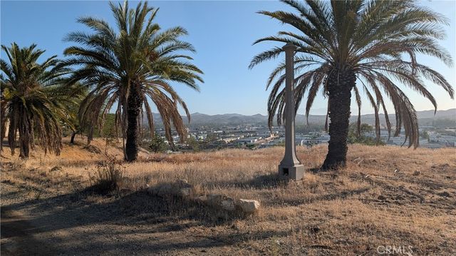 2 Hill Avenue, Lake Elsinore, CA 92530