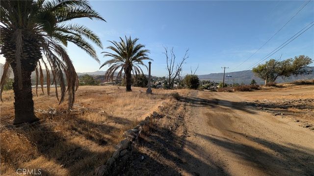 2 Hill Avenue, Lake Elsinore, CA 92530