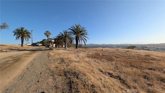 2 Hill Avenue, Lake Elsinore, CA 92530