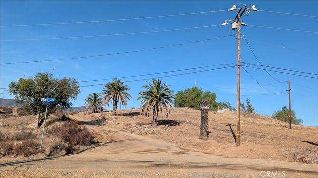 2 Hill Avenue, Lake Elsinore, CA 92530