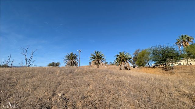 2 Hill Avenue, Lake Elsinore, CA 92530