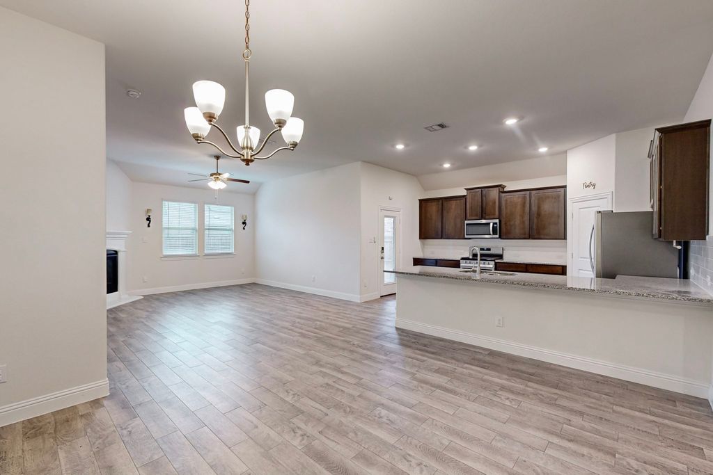 10925 Klondike Lane, Aubrey, TX 76227