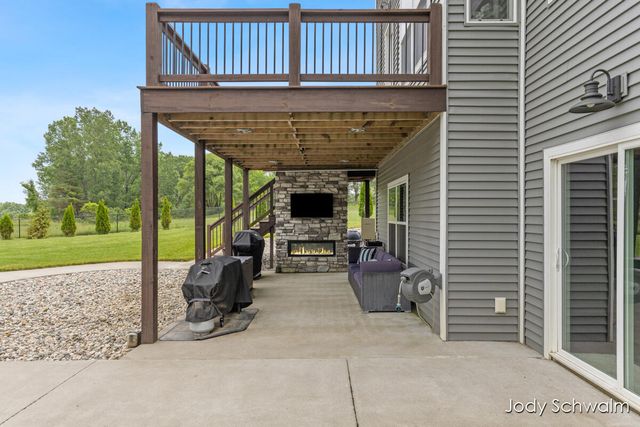 3619 12 Mile Road NE, Rockford, MI 49341