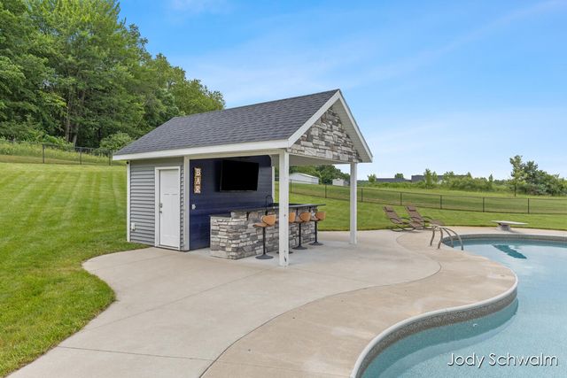 3619 12 Mile Road NE, Rockford, MI 49341