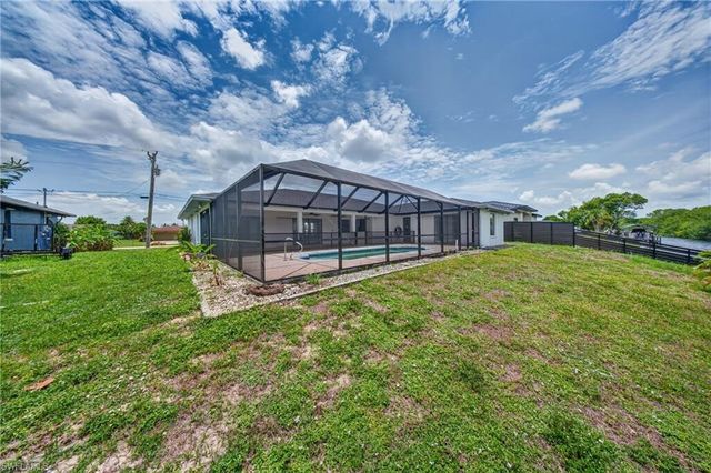 1417 Everest PKWY E, Cape Coral, FL 33904