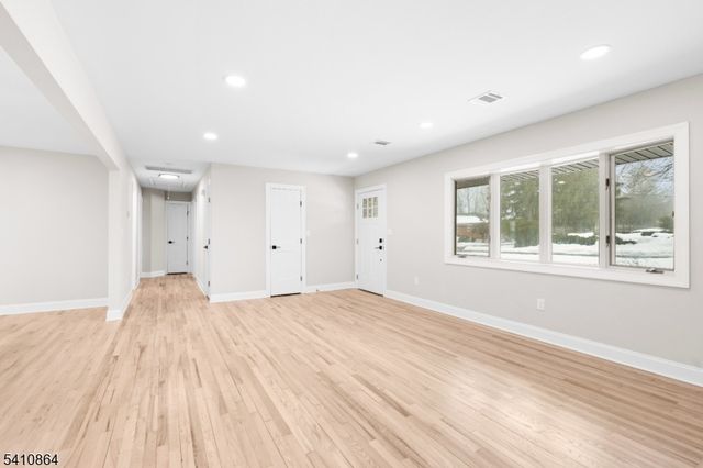 9 Adelaide Ter, West Milford Twp., NJ 07480