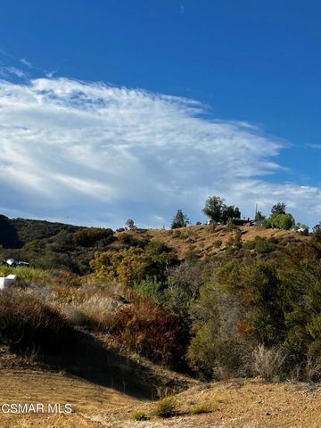 102 W Carlisle Road, Thousand Oaks, CA 91361