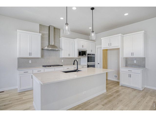 2064 Dusk Ct, Windsor, CO 80550