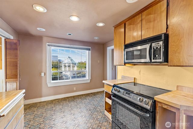 607 S H Street, Port Angeles, WA 98363