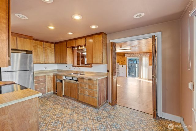 607 S H Street, Port Angeles, WA 98363