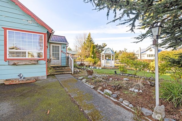 607 S H Street, Port Angeles, WA 98363
