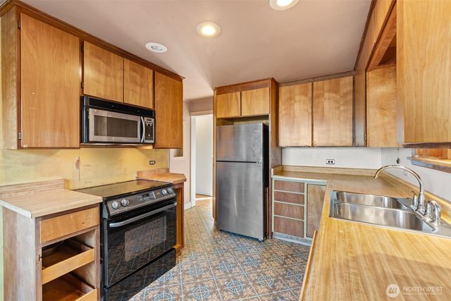 607 S H Street, Port Angeles, WA 98363