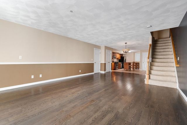 18 Dale St 9D, Andover, MA 01810