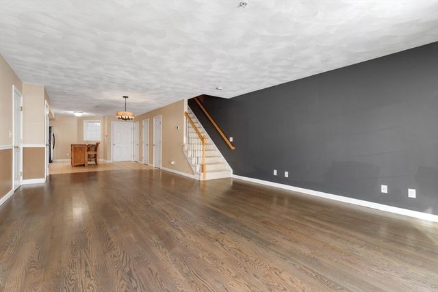 18 Dale St 9D, Andover, MA 01810