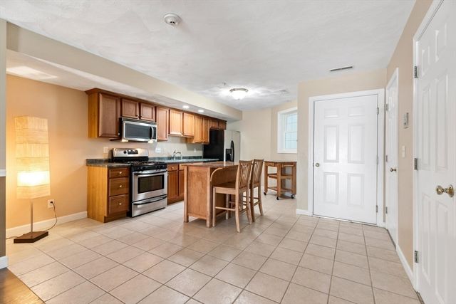 18 Dale St 9D, Andover, MA 01810