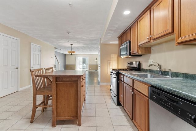 18 Dale St 9D, Andover, MA 01810