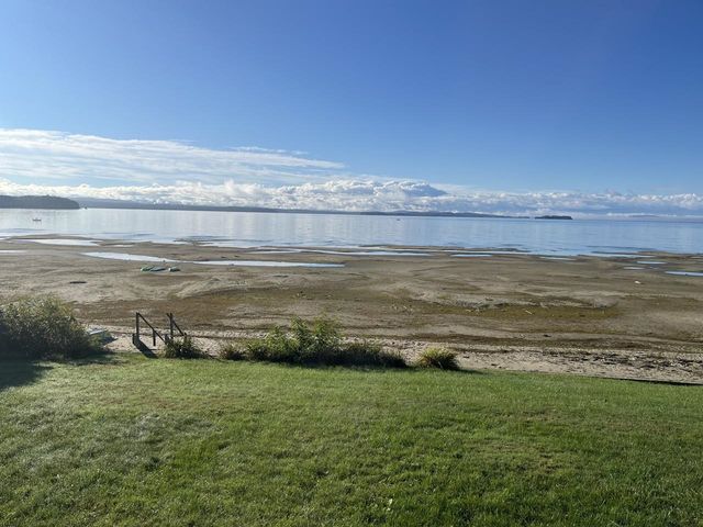 283 Appletree Point Road, Burlington, VT 05408