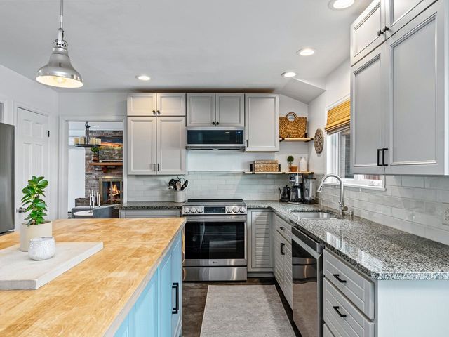 283 Appletree Point Road, Burlington, VT 05408