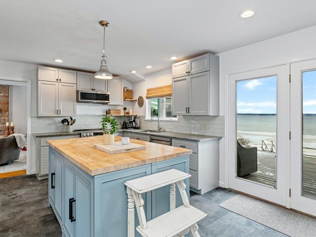 283 Appletree Point Road, Burlington, VT 05408