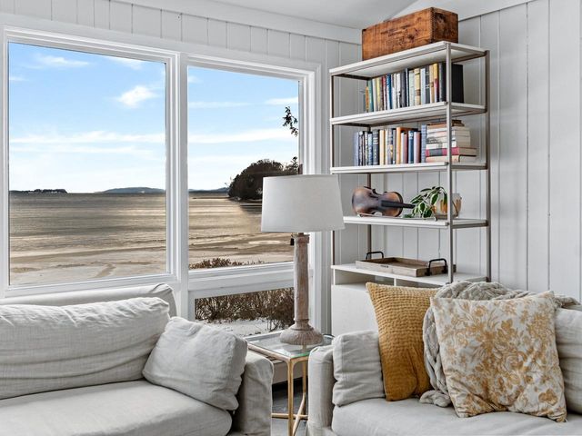 283 Appletree Point Road, Burlington, VT 05408