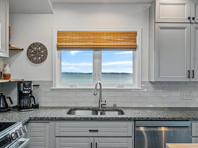 283 Appletree Point Road, Burlington, VT 05408