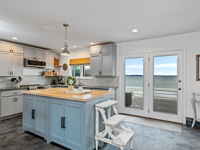 283 Appletree Point Road, Burlington, VT 05408