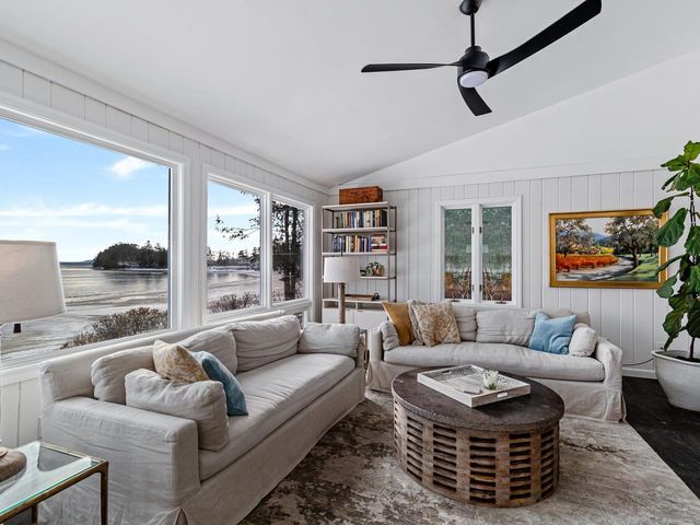 283 Appletree Point Road, Burlington, VT 05408