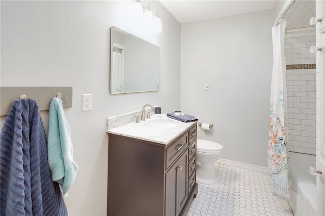 1211 Marsteller Avenue, College Station, TX 77840