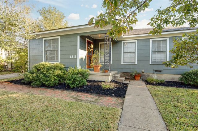 1211 Marsteller Avenue, College Station, TX 77840