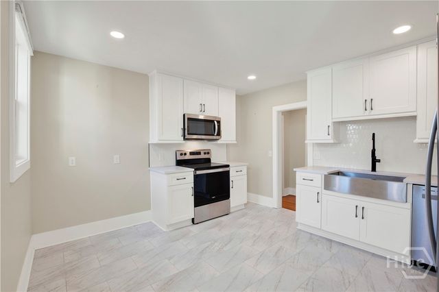 221 W Duffy Street, Savannah, GA 31401