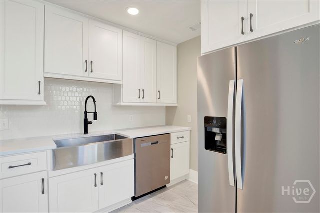 221 W Duffy Street, Savannah, GA 31401