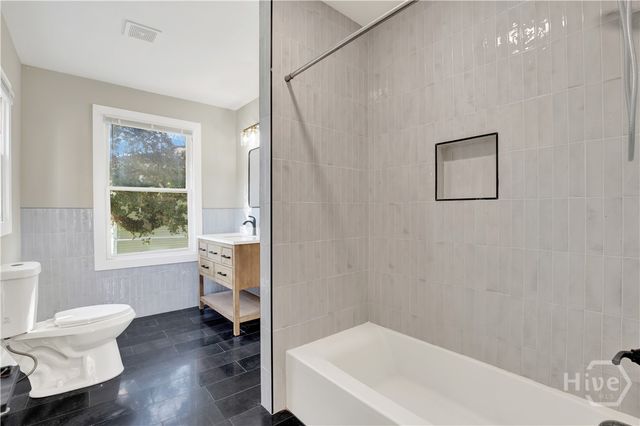 221 W Duffy Street, Savannah, GA 31401