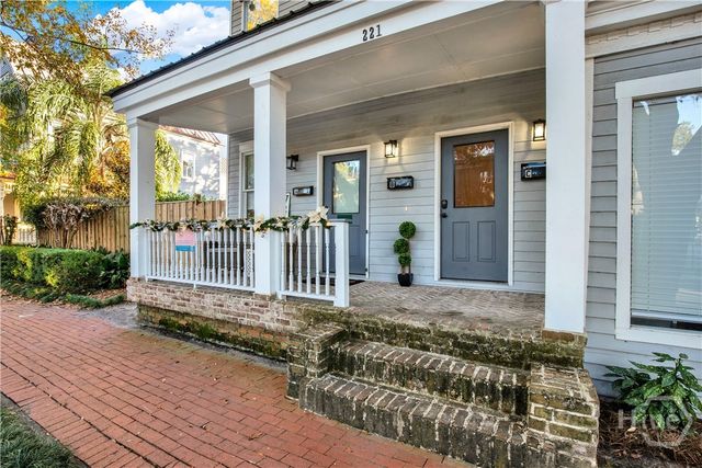 221 W Duffy Street, Savannah, GA 31401