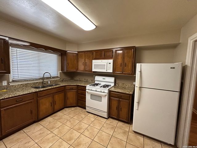 435 TRUDELL DR, San Antonio, TX 78213