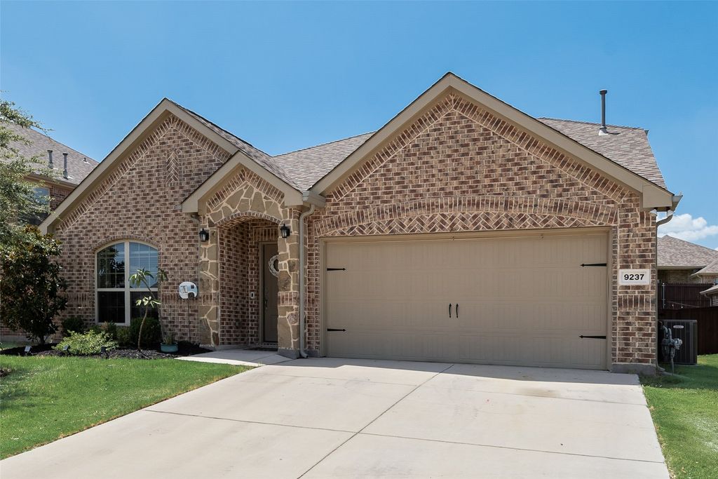9237 Flying Eagle Lane, Fort Worth, TX 76131 — photo 2