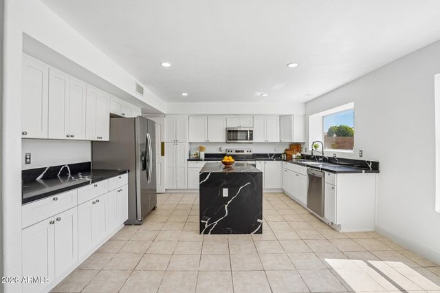 12425 W ENCANTO Boulevard, Avondale, AZ 85392
