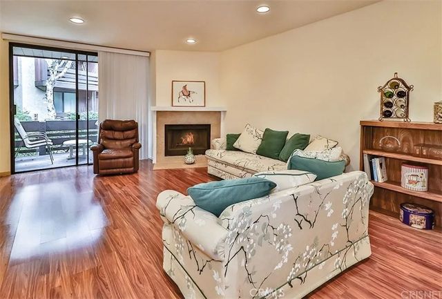 21931 Burbank 23, Woodland Hills, CA 91367