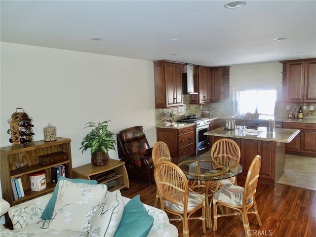 21931 Burbank 23, Woodland Hills, CA 91367